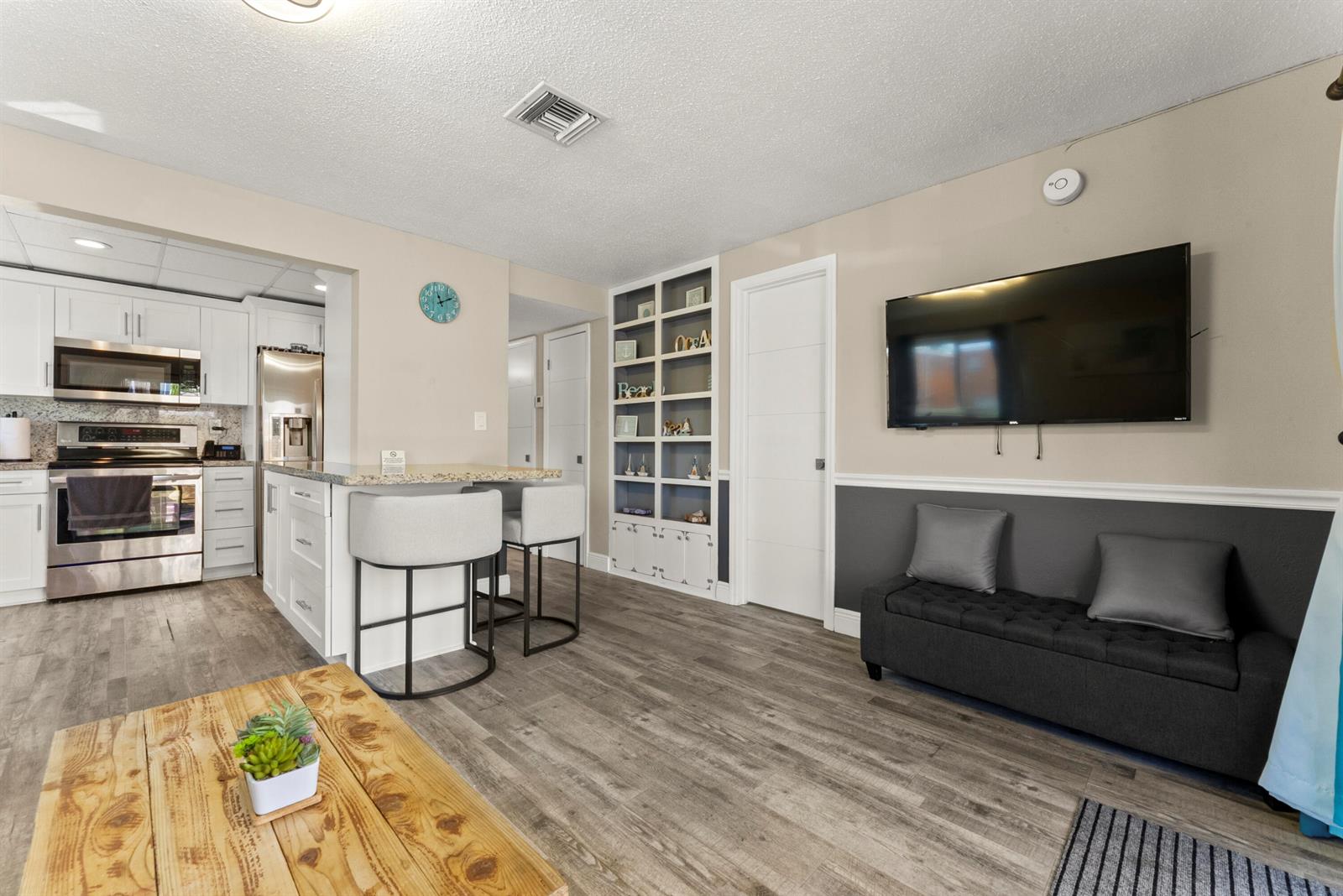   / 0 2131 sq. ft. $ 2026-10-15 0 Photo