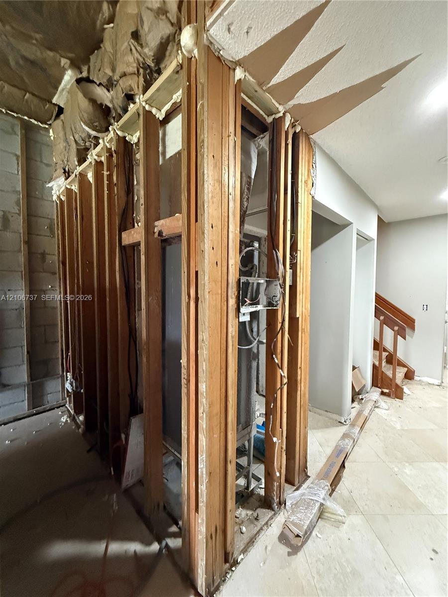 Ver detalles 5225 3 / 3 1793 sq. ft. $ 2026-10-14 0 foto