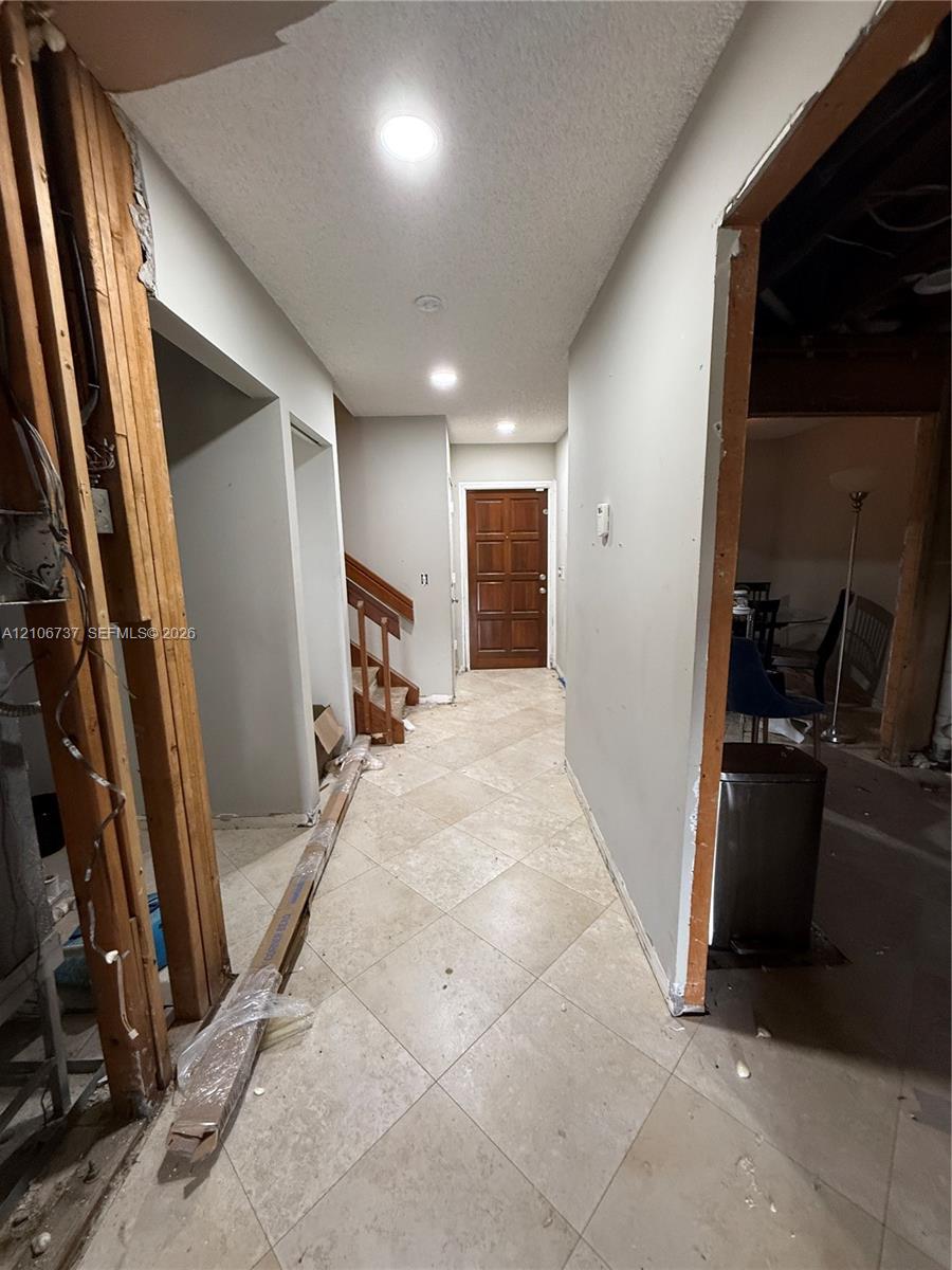 Ver detalles 5225 3 / 3 1793 sq. ft. $ 2026-10-14 0 foto