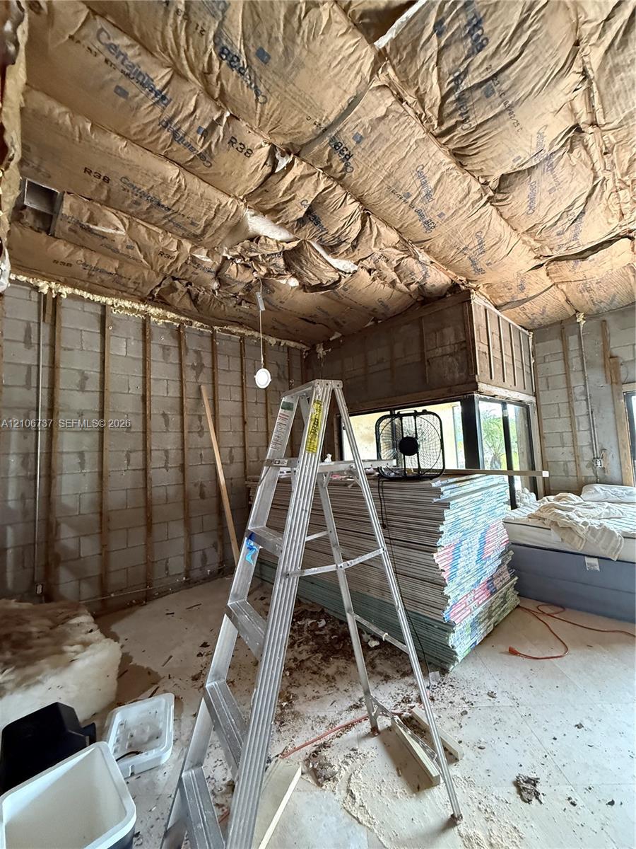 Ver detalles 5225 3 / 3 1793 sq. ft. $ 2026-10-14 0 foto
