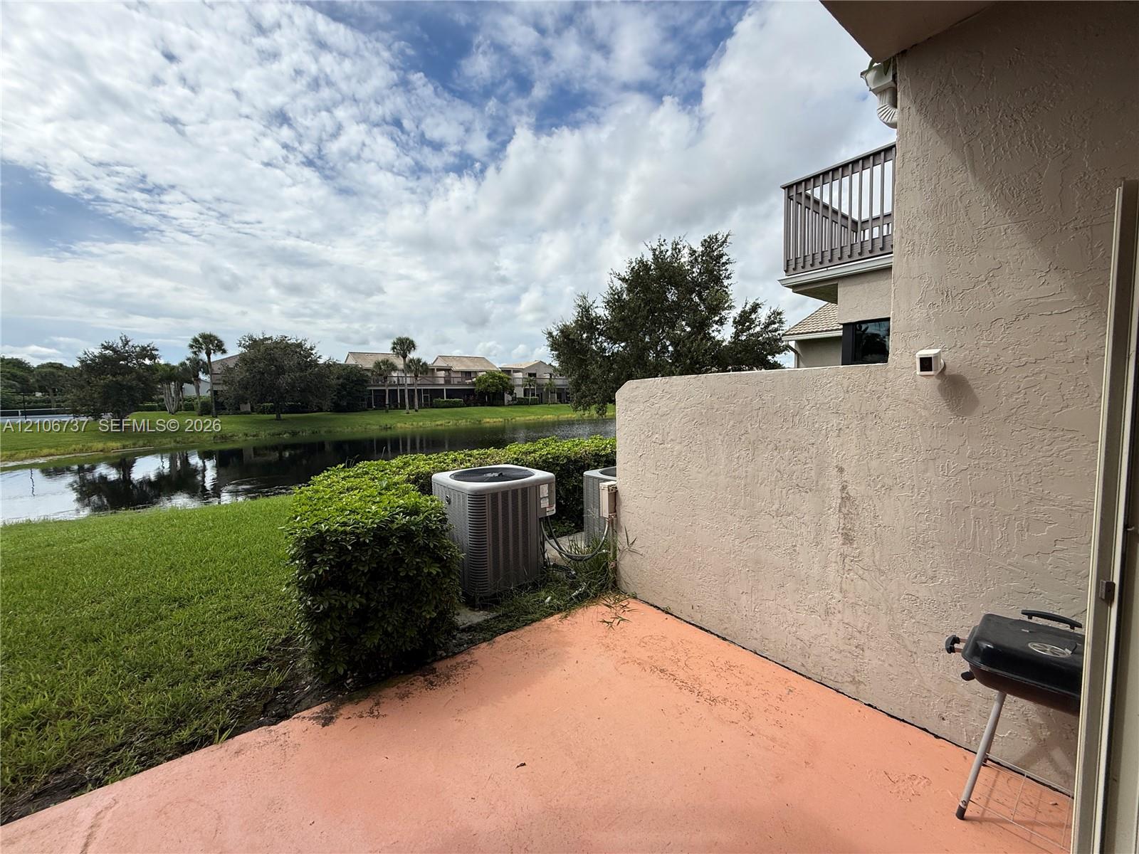 Ver detalles 5225 3 / 3 1793 sq. ft. $ 2026-10-14 0 foto