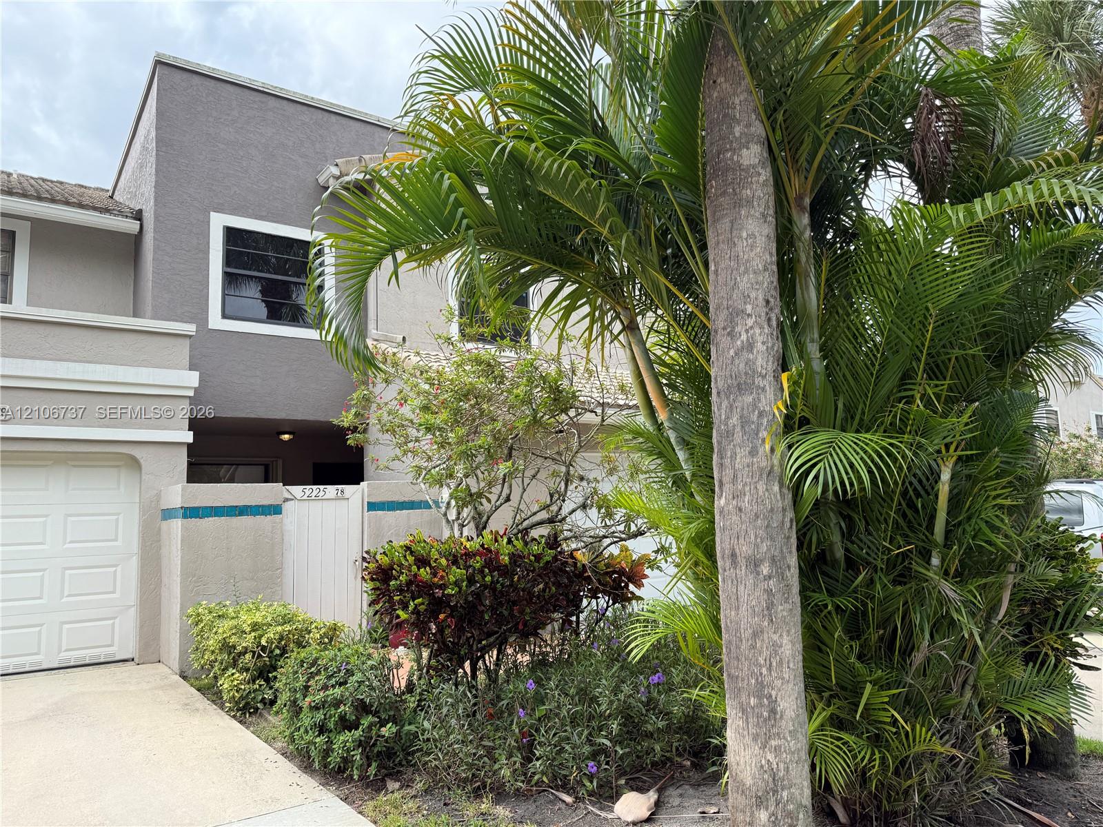 Ver detalles 5225 3 / 3 1793 sq. ft. $ 2026-10-14 0 foto
