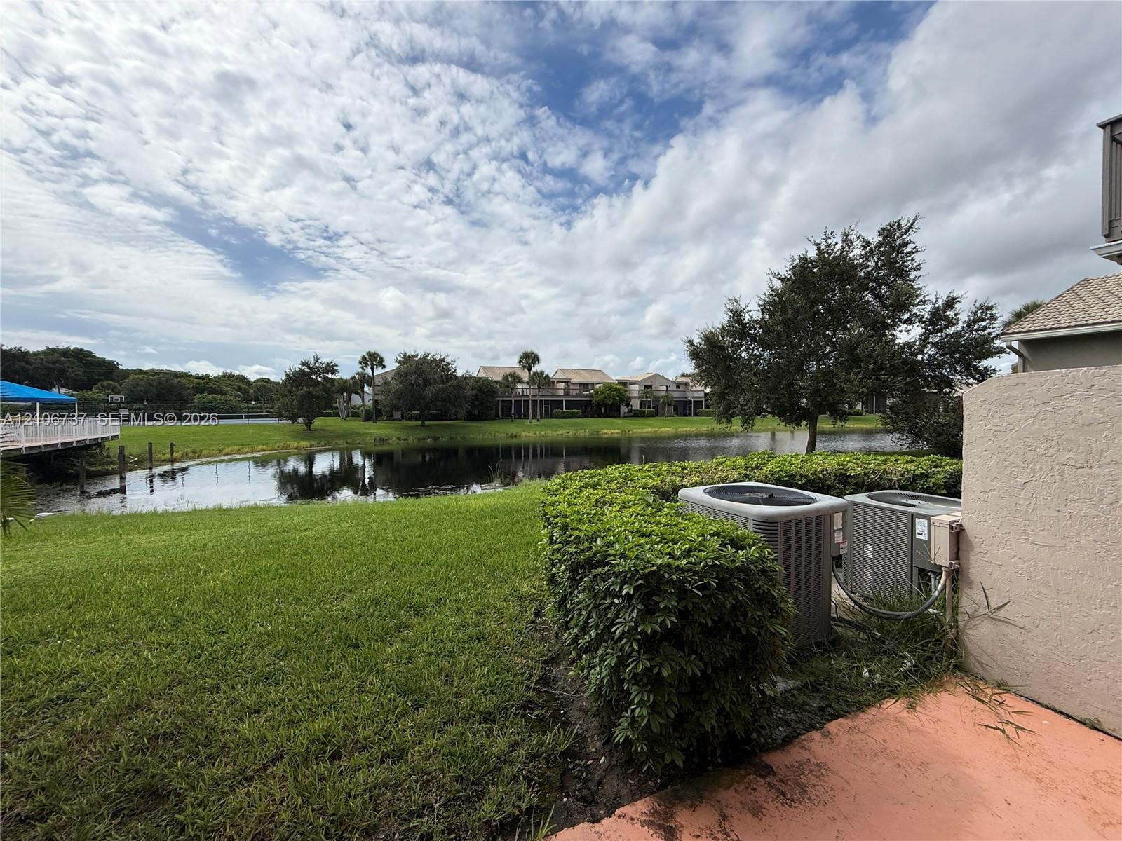 Ver detalles 5225 3 / 3 1793 sq. ft. $ 2026-10-14 0 foto