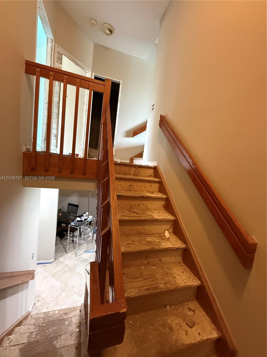 Ver detalles 5225 3 / 3 1793 sq. ft. $ 2026-10-14 0 foto
