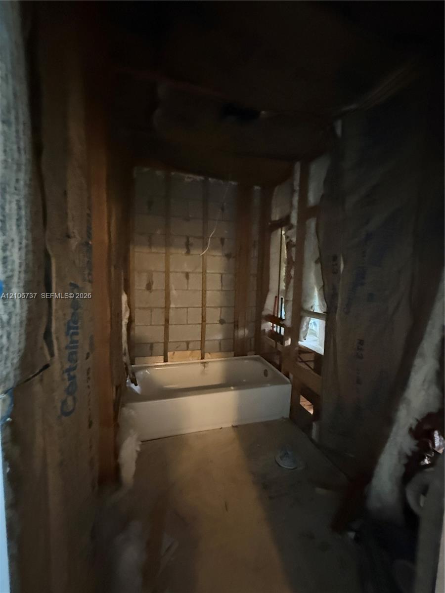Ver detalles 5225 3 / 3 1793 sq. ft. $ 2026-10-14 0 foto