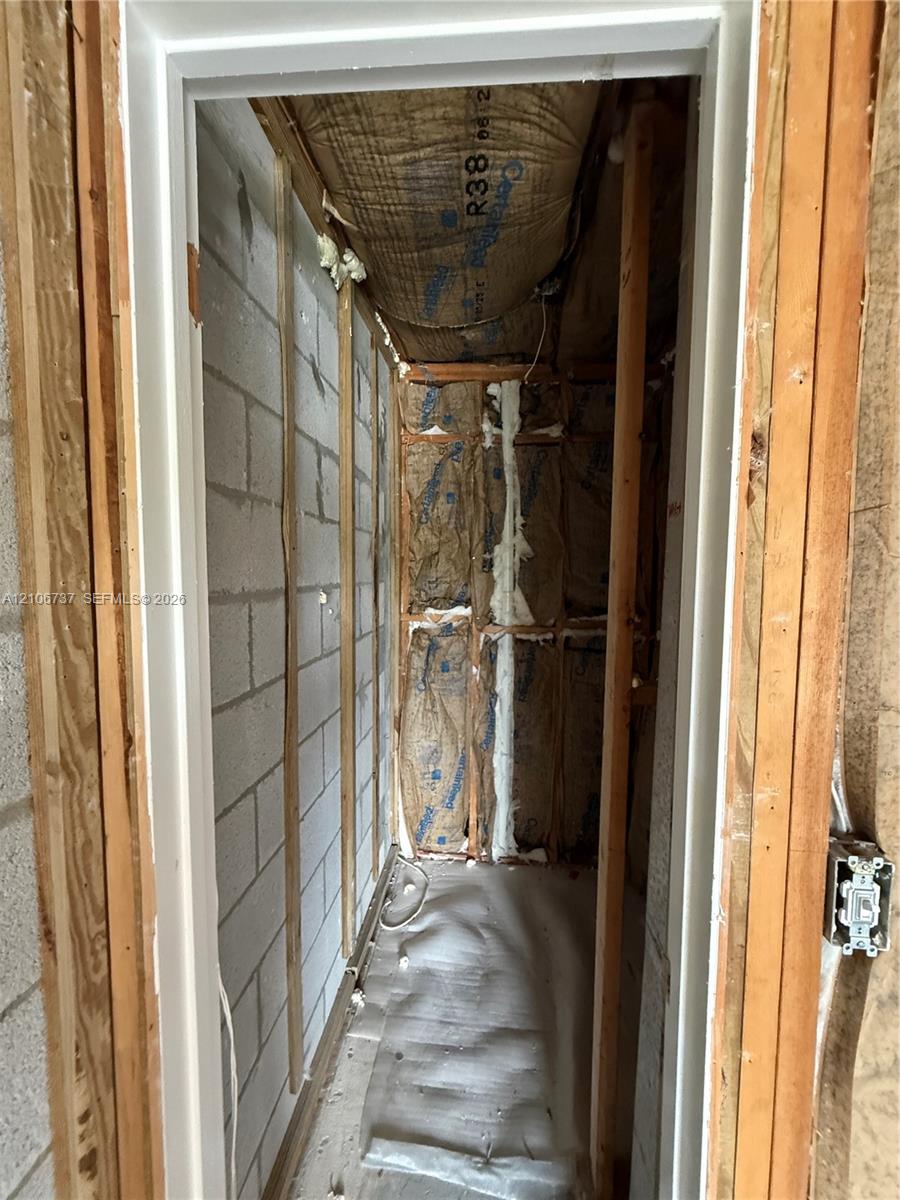 Ver detalles 5225 3 / 3 1793 sq. ft. $ 2026-10-14 0 foto