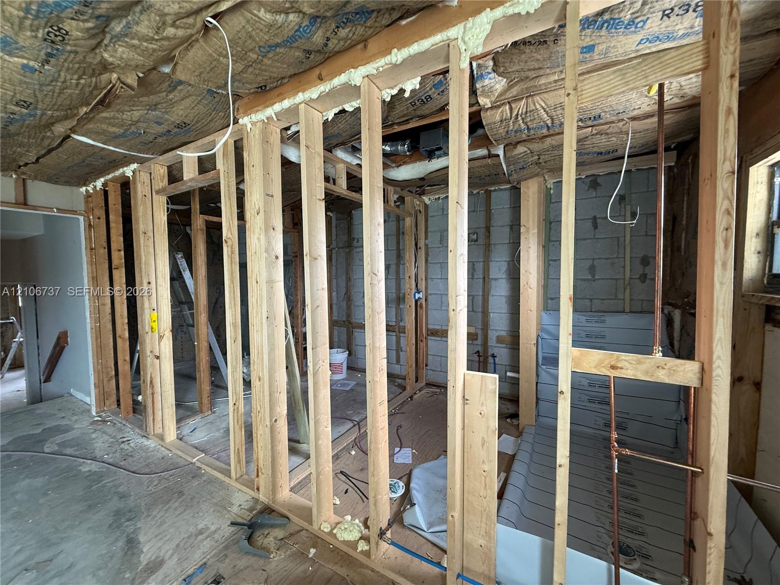 Ver detalles 5225 3 / 3 1793 sq. ft. $ 2026-10-14 0 foto