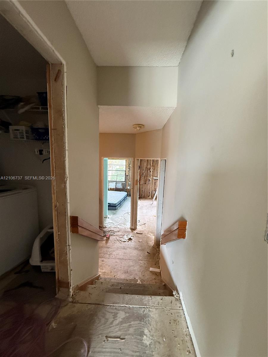 Ver detalles 5225 3 / 3 1793 sq. ft. $ 2026-10-14 0 foto