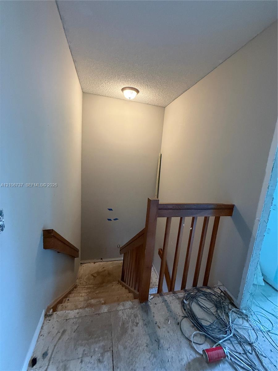 Ver detalles 5225 3 / 3 1793 sq. ft. $ 2026-10-14 0 foto