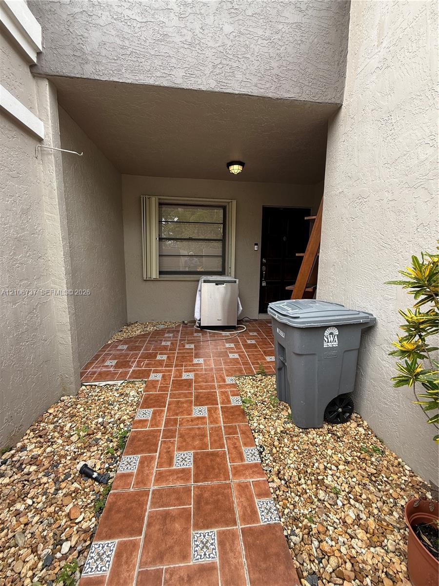 Ver detalles 5225 3 / 3 1793 sq. ft. $ 2026-10-14 0 foto