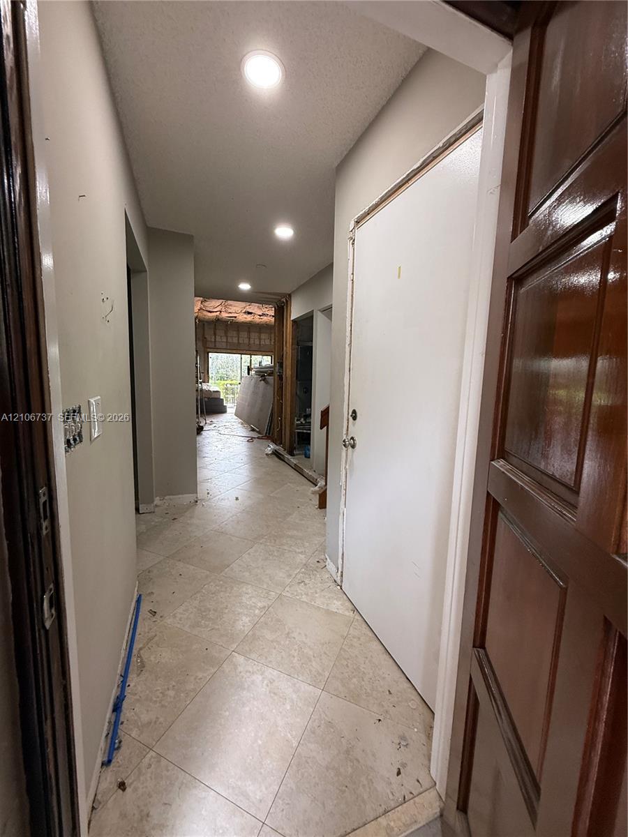 Ver detalles 5225 3 / 3 1793 sq. ft. $ 2026-10-14 0 foto