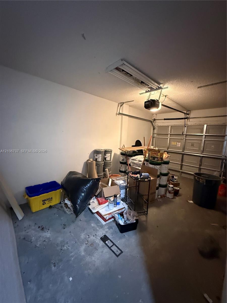 Ver detalles 5225 3 / 3 1793 sq. ft. $ 2026-10-14 0 foto