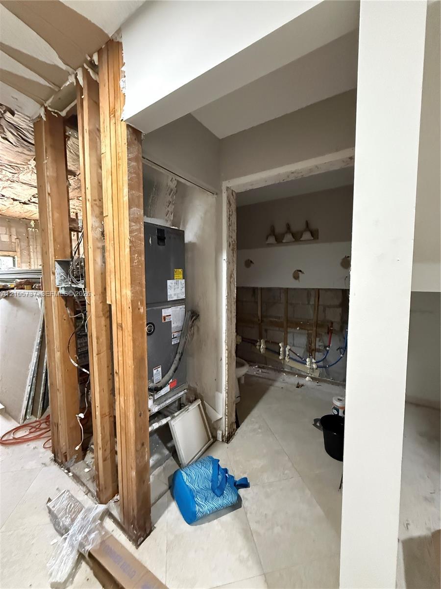 Ver detalles 5225 3 / 3 1793 sq. ft. $ 2026-10-14 0 foto