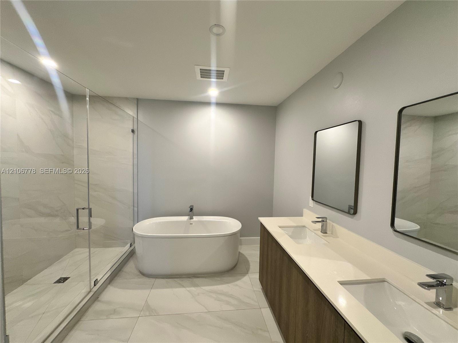 See details 803 2 / 3 1361 sq. ft. $ 2026-10-14 0 Photo