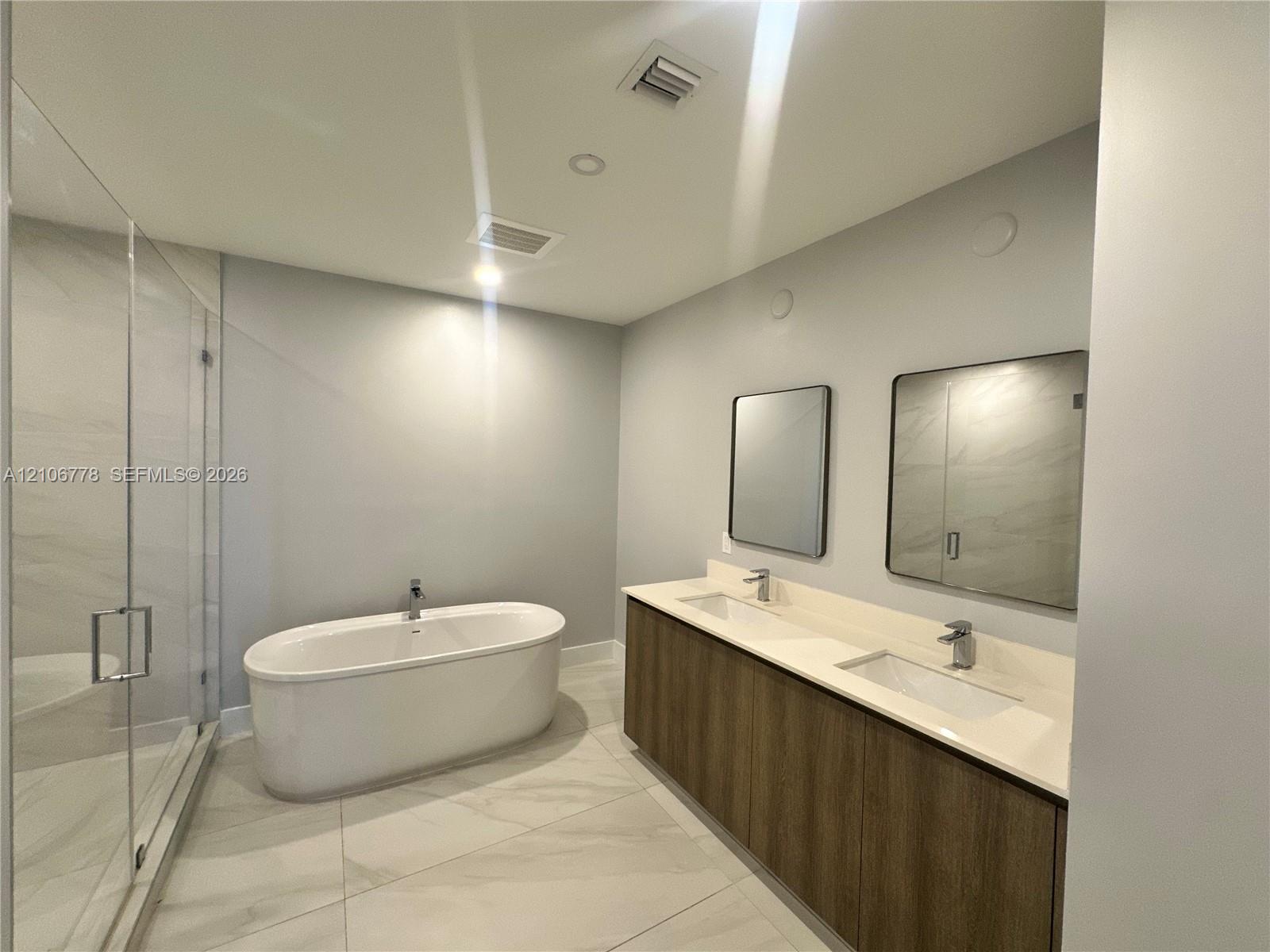 See details 803 2 / 3 1361 sq. ft. $ 2026-10-14 0 Photo