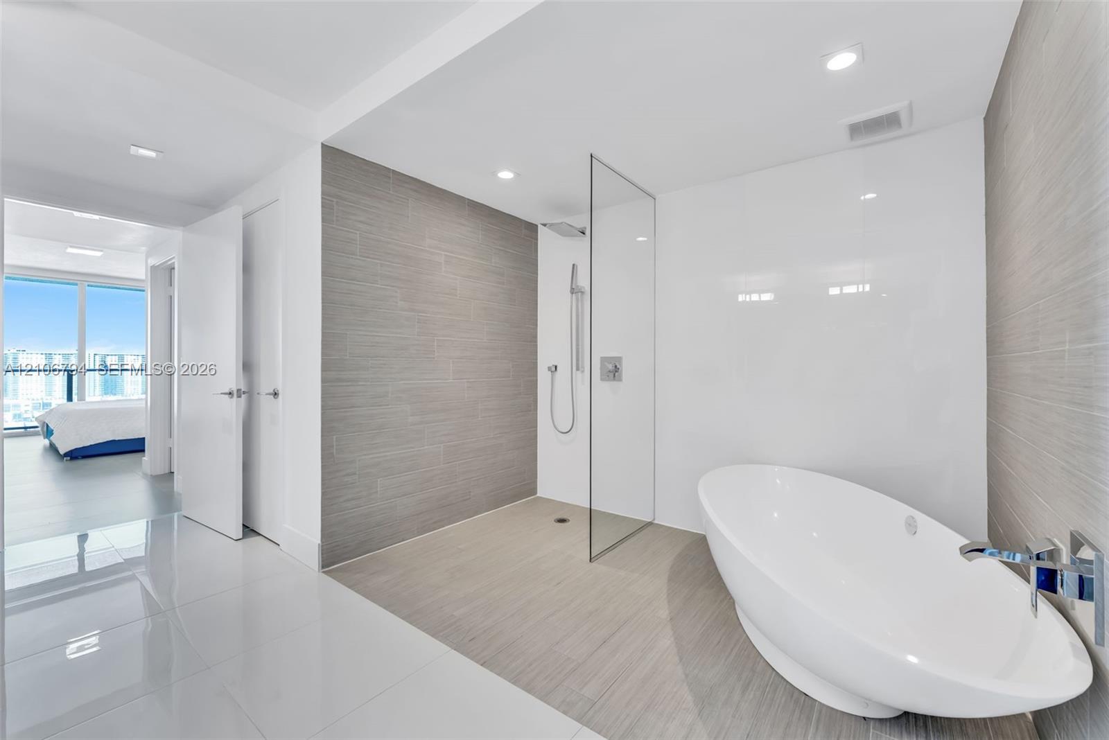 See details 4-1603 3 / 3 1524 sq. ft. $ 2026-10-14 0 Photo