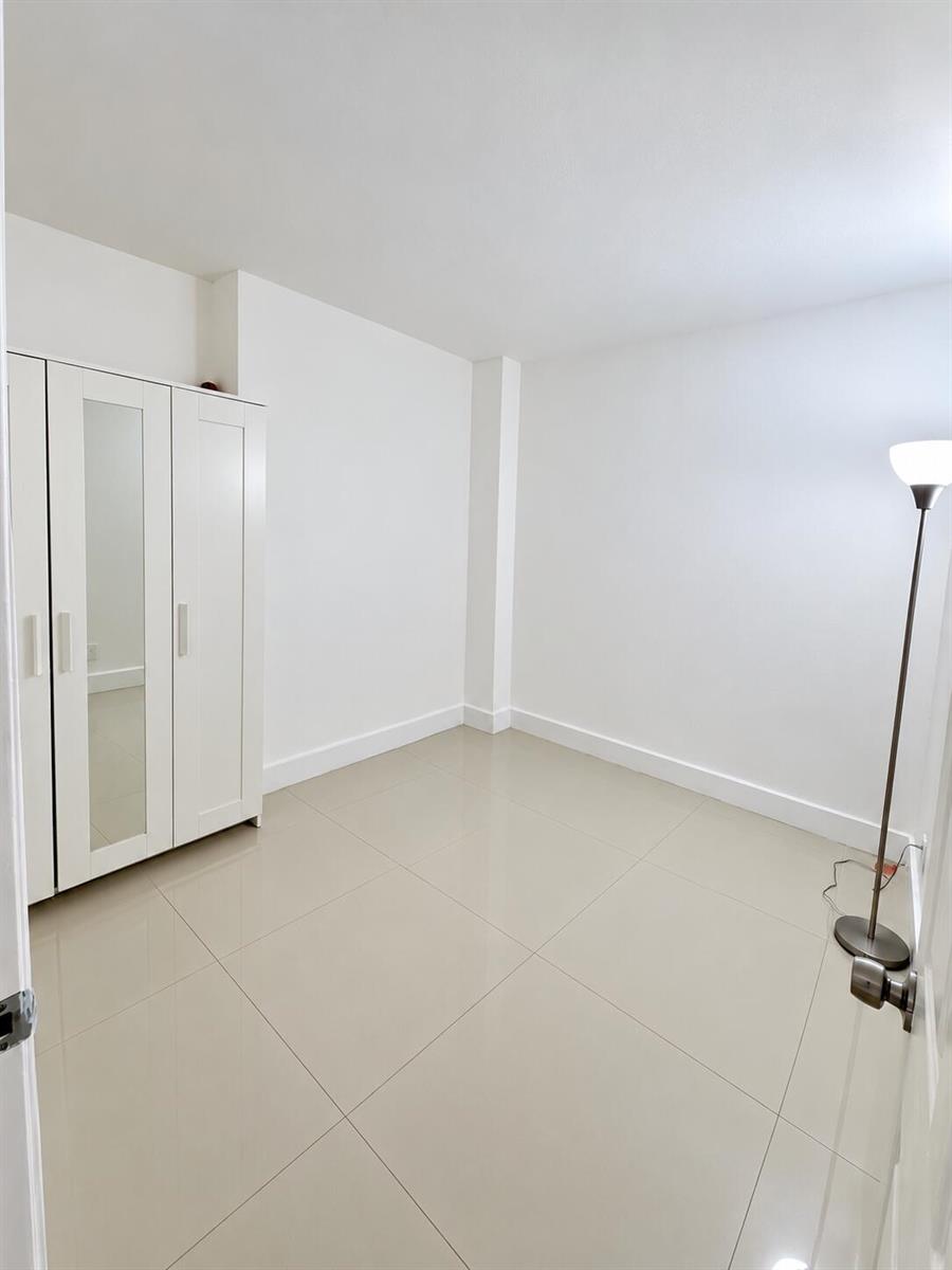 Straightened natural-light property inte