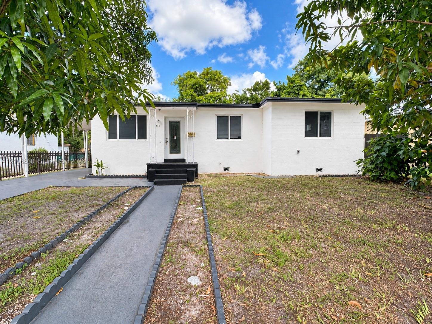 921 3 / 2 1897 sq. ft. $ 2026-10-14 0 Photo