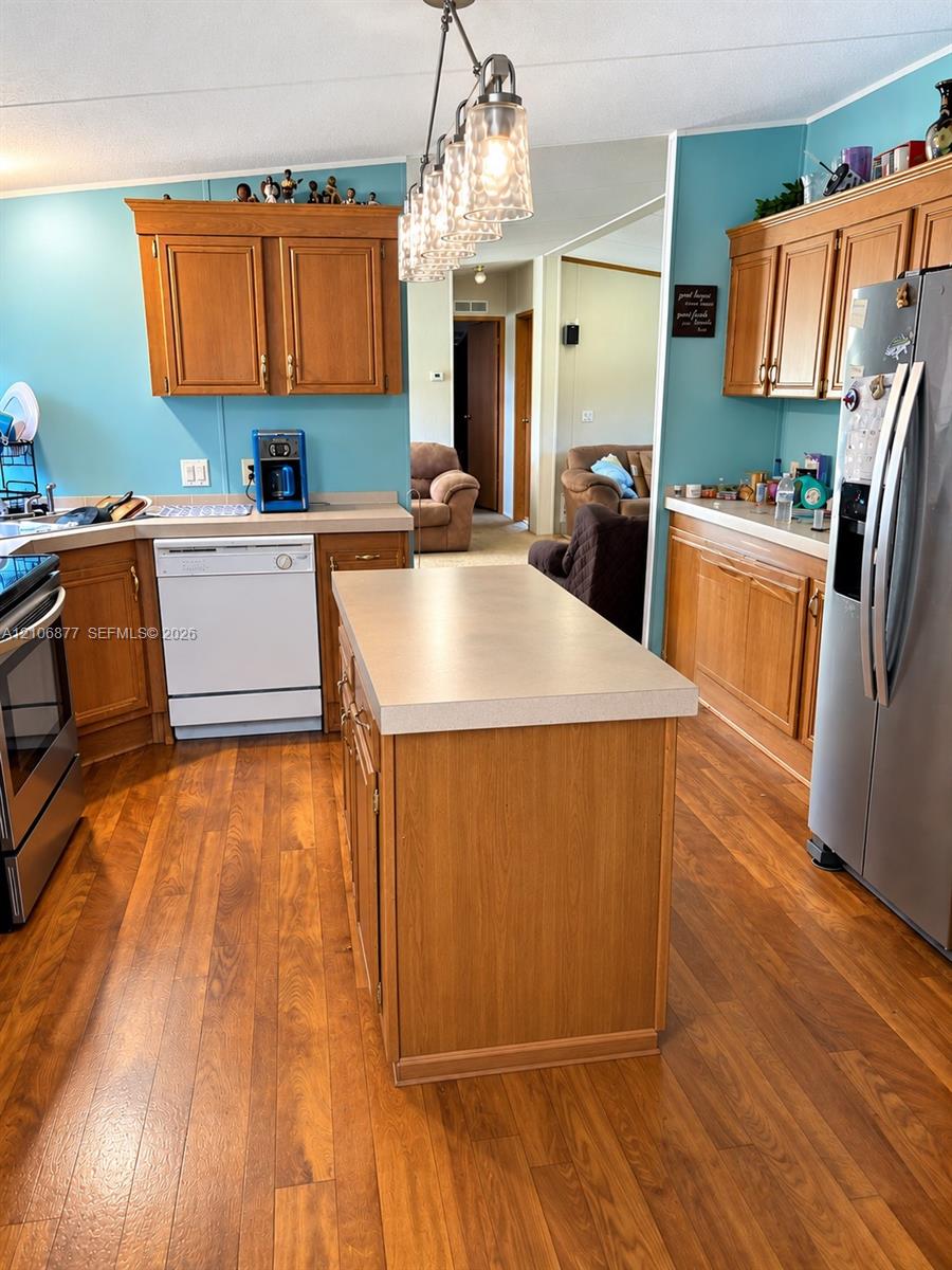  3 / 2 1782 sq. ft. $ 2026-10-14 0 foto