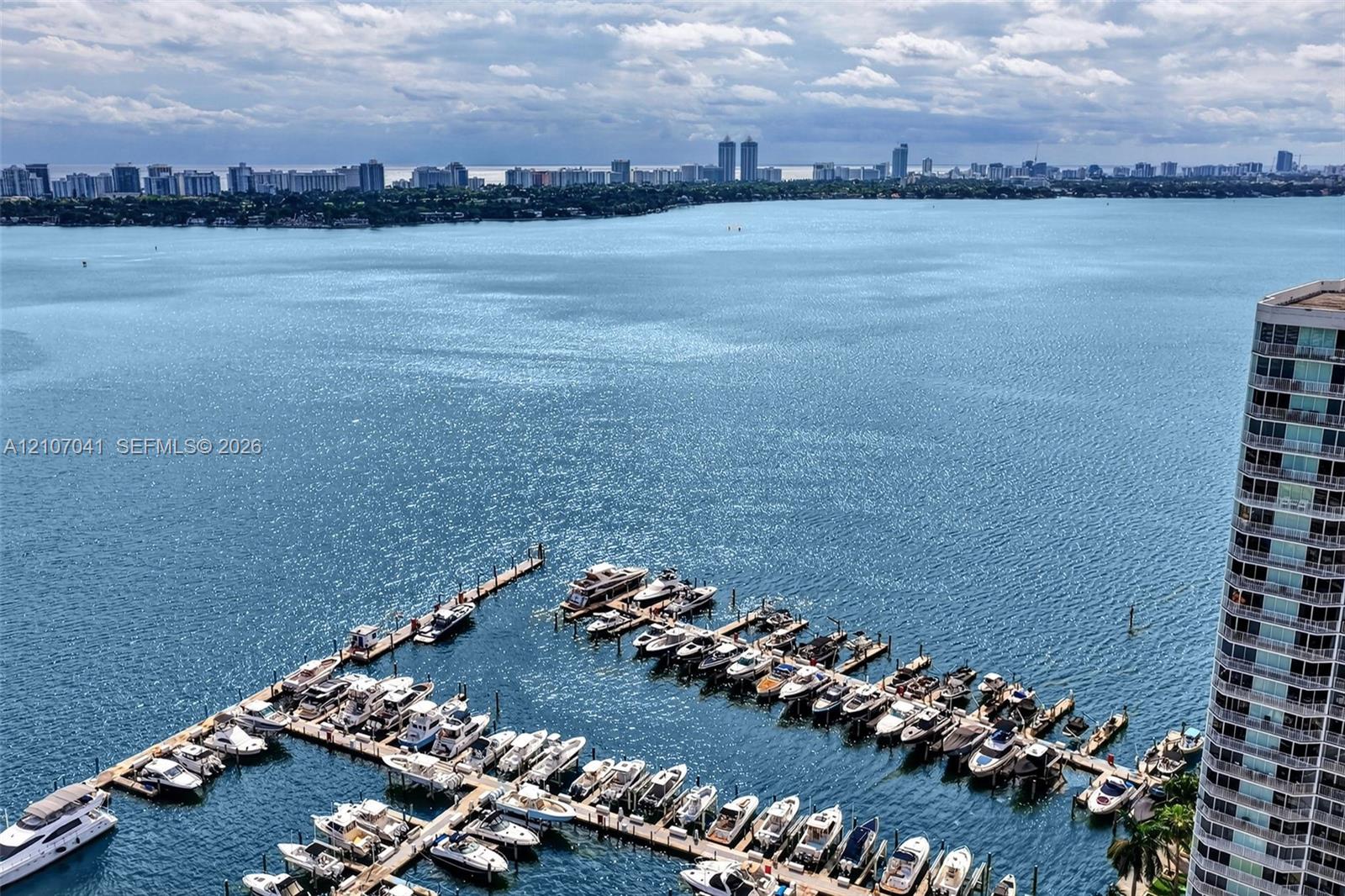   /   кв.футов $ 2026-10-15 0 Фото