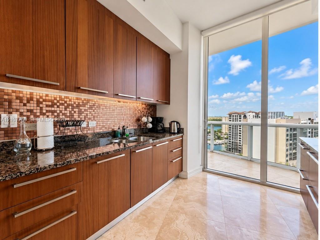 See details 1605 2 / 2 1435 sq. ft. $ 2026-10-15 0 Photo