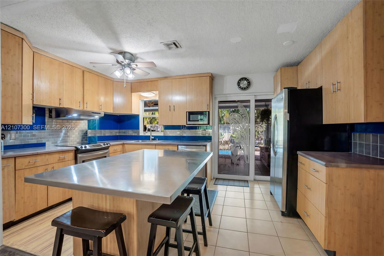   /  1828 sq. ft. $ 2026-10-15 0 foto
