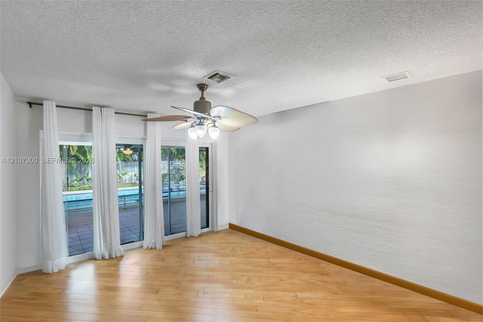   /  1828 sq. ft. $ 2026-10-15 0 foto