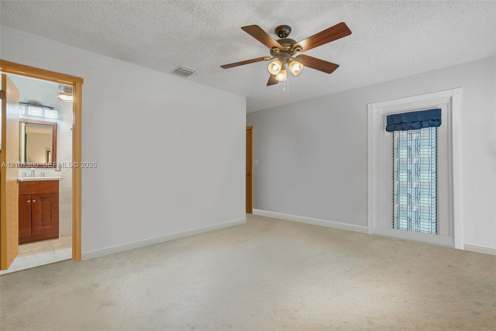   /  1828 sq. ft. $ 2026-10-15 0 foto