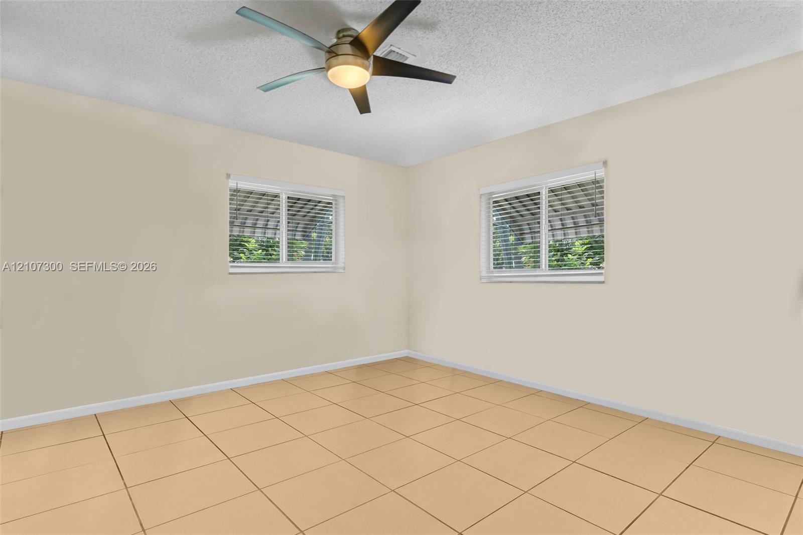   /  1828 sq. ft. $ 2026-10-15 0 foto