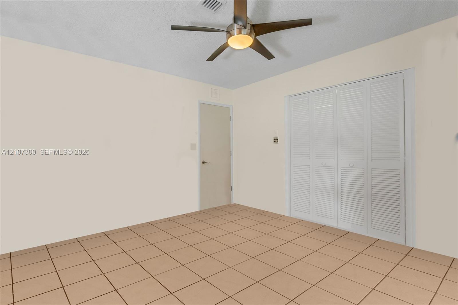   /  1828 sq. ft. $ 2026-10-15 0 foto