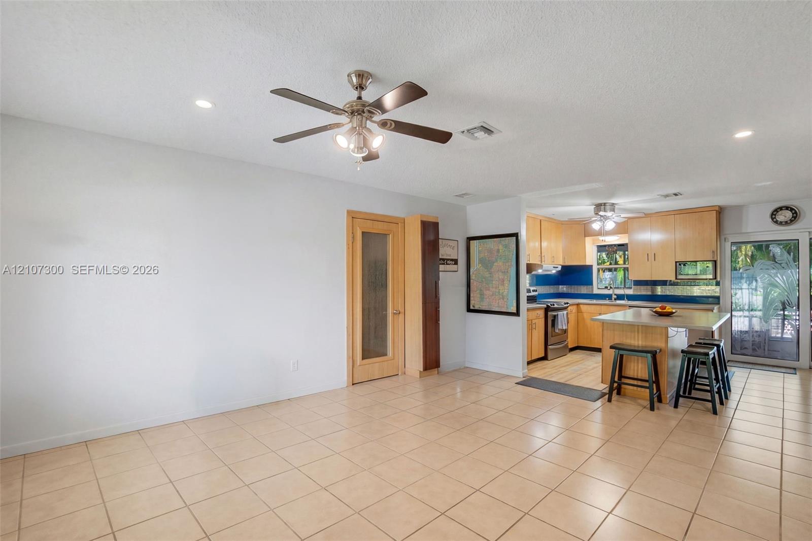   /  1828 sq. ft. $ 2026-10-15 0 foto
