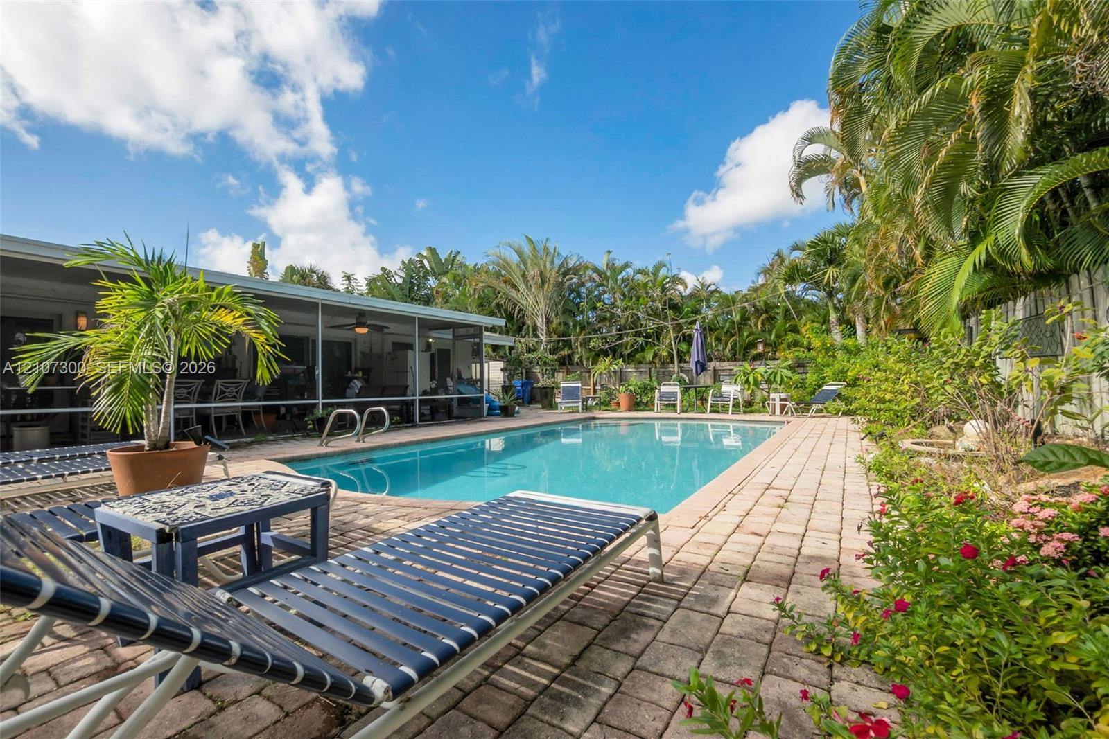   /  1828 sq. ft. $ 2026-10-15 0 foto