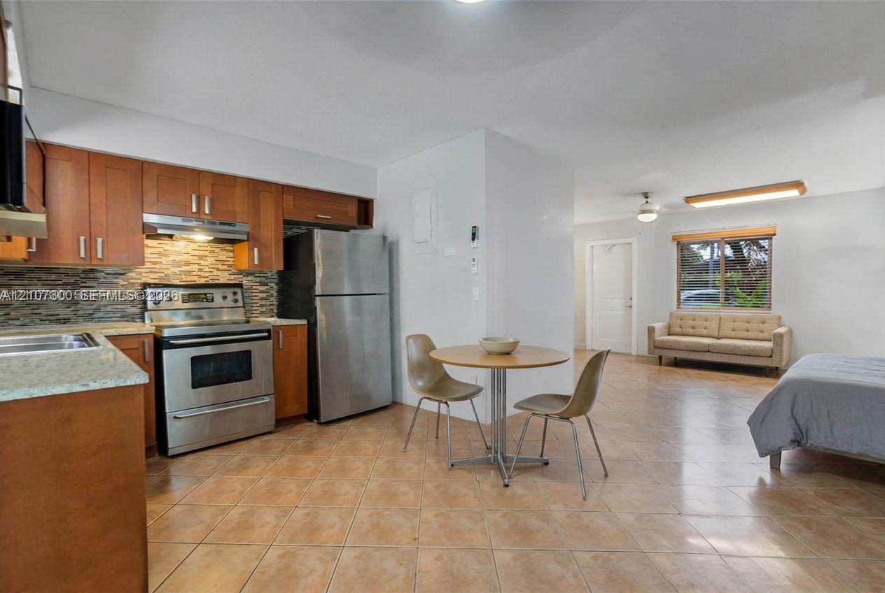   /  1828 sq. ft. $ 2026-10-15 0 foto