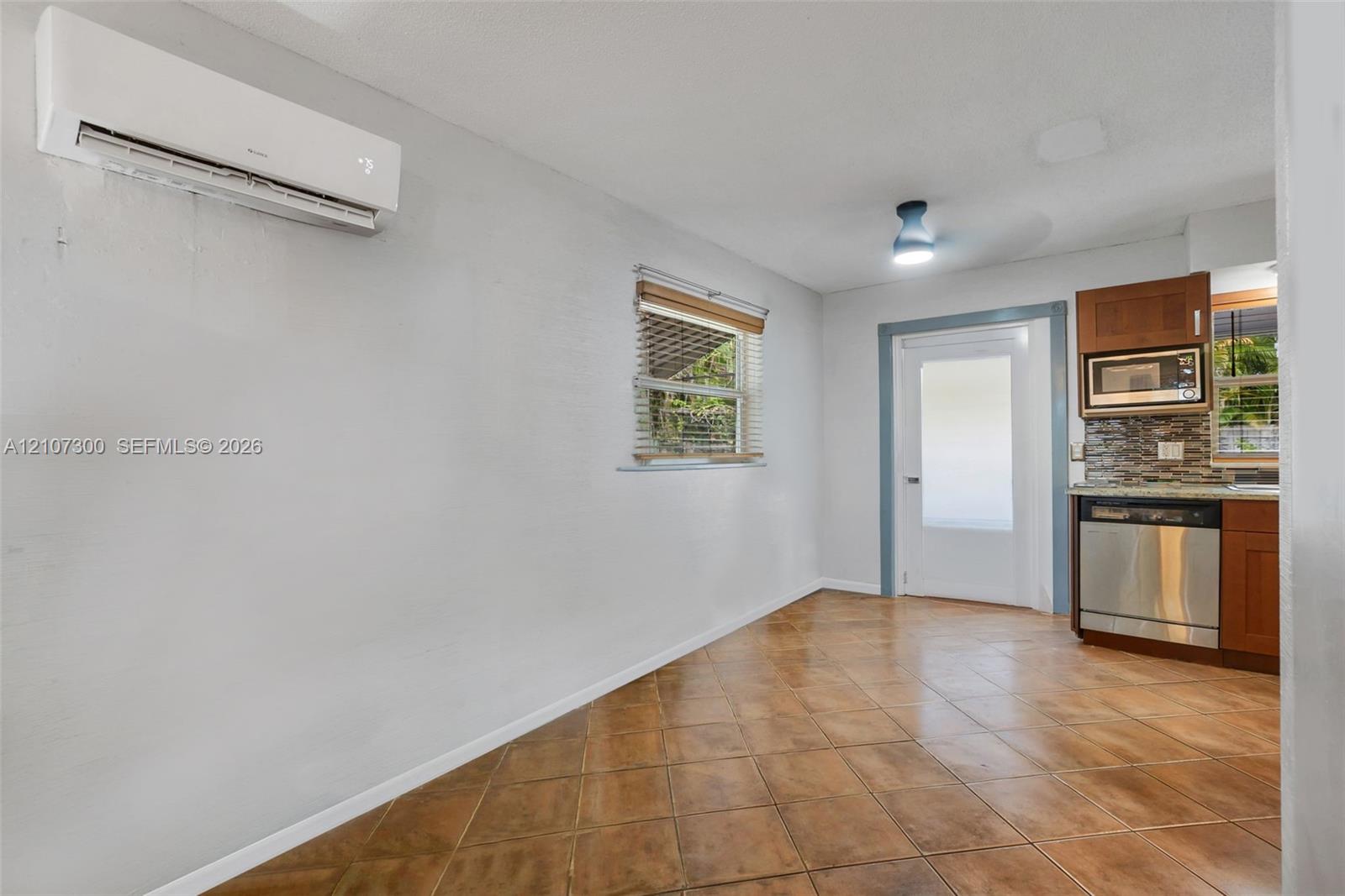   /  1828 sq. ft. $ 2026-10-15 0 foto