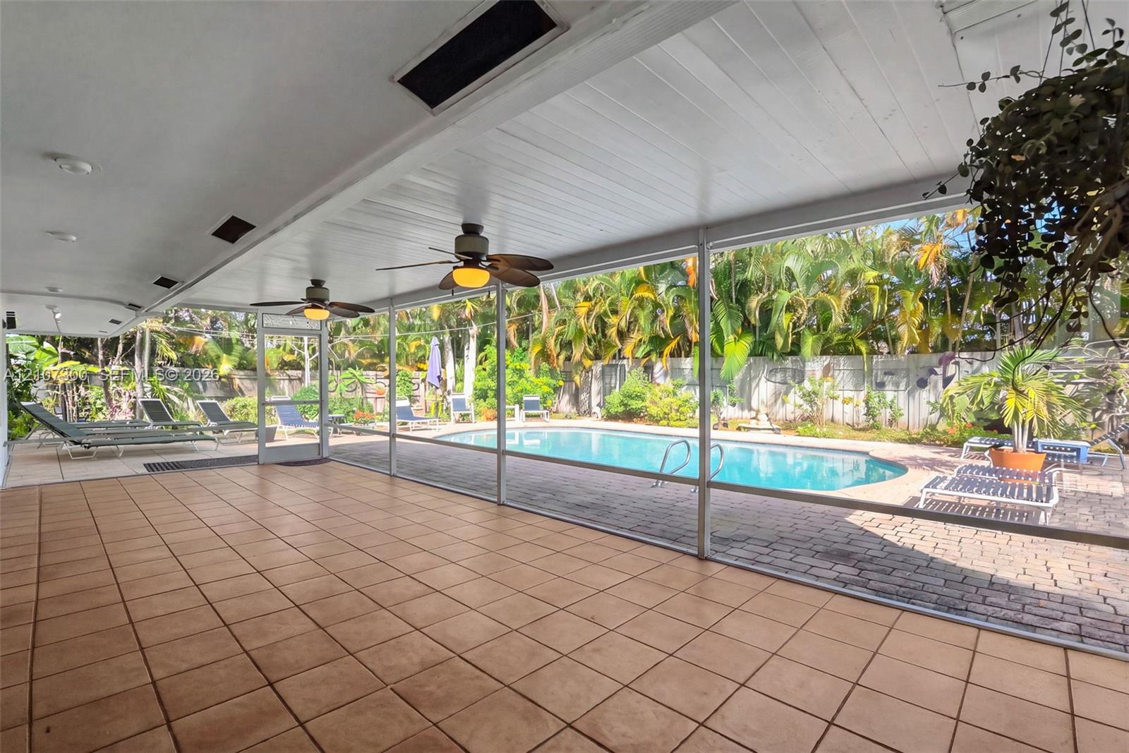   /  1828 sq. ft. $ 2026-10-15 0 foto