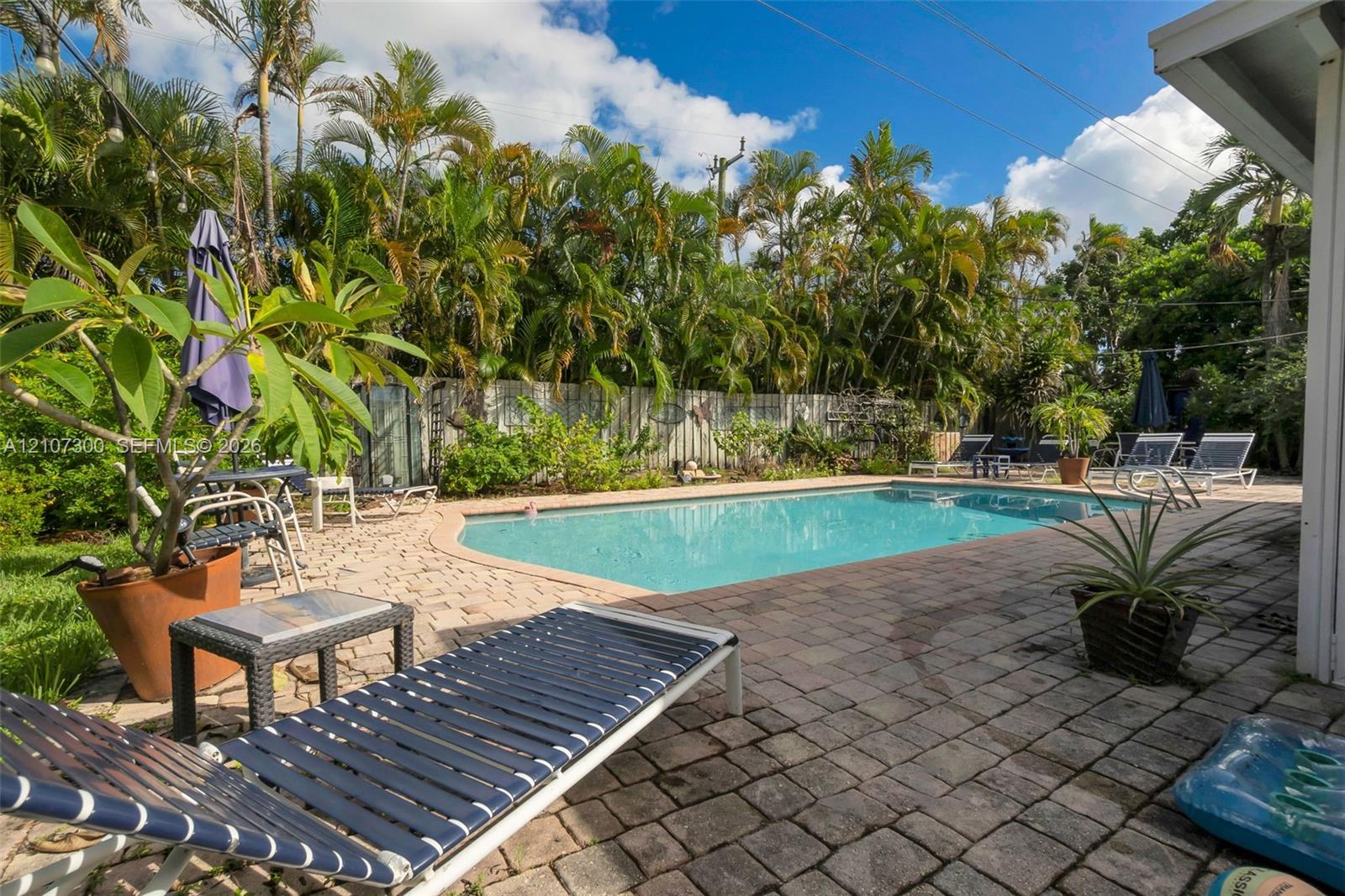   /  1828 sq. ft. $ 2026-10-15 0 foto