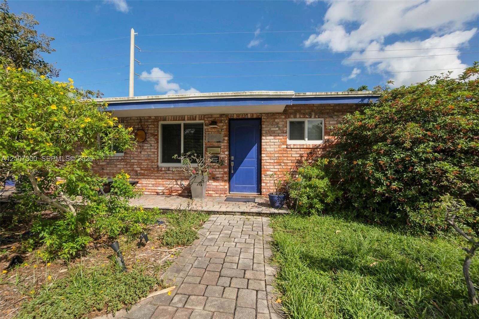   /  1828 sq. ft. $ 2026-10-15 0 foto