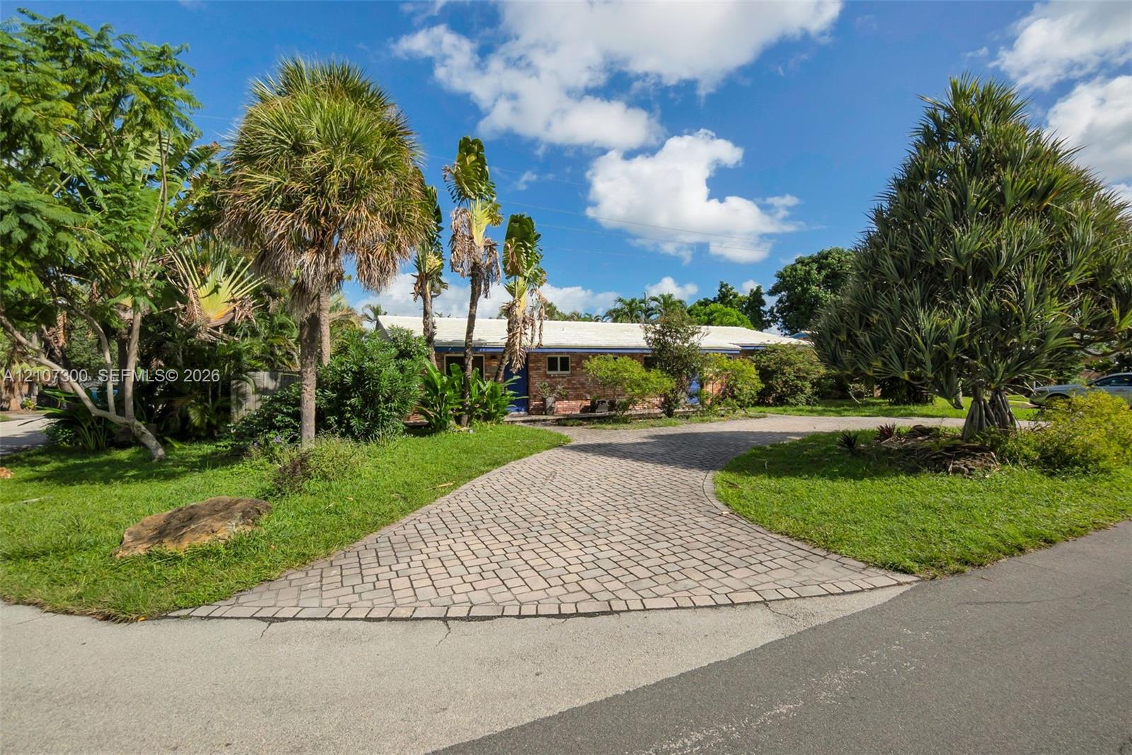  /  1828 sq. ft. $ 2026-10-15 0 foto