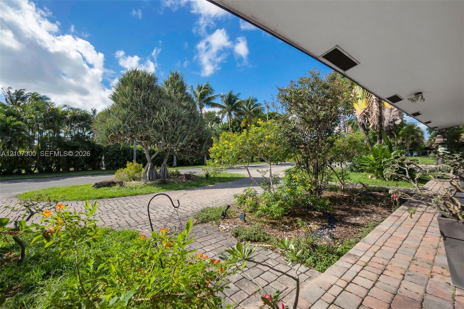   /  1828 sq. ft. $ 2026-10-15 0 foto