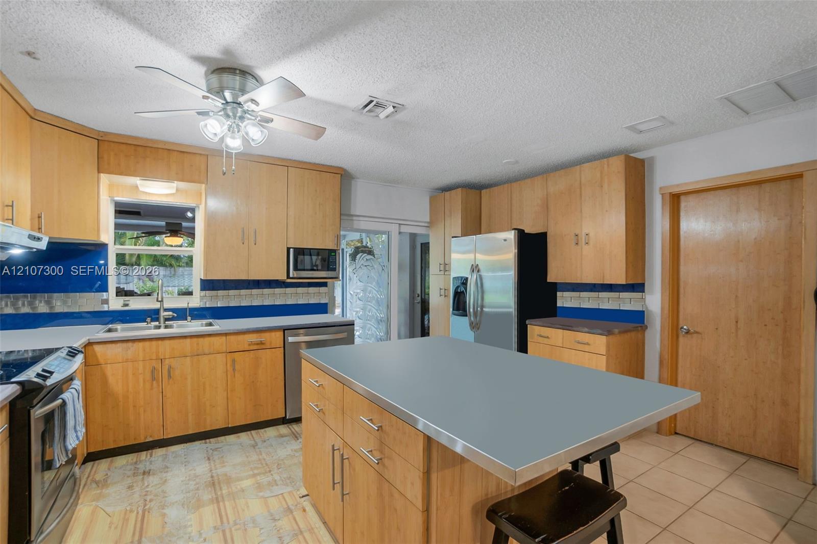   /  1828 sq. ft. $ 2026-10-15 0 foto