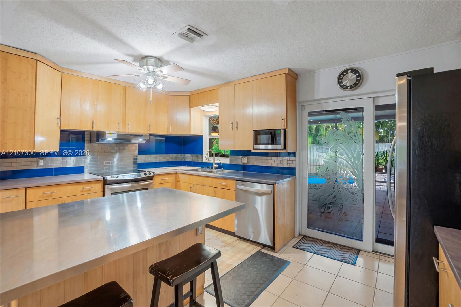   /  1828 sq. ft. $ 2026-10-15 0 foto