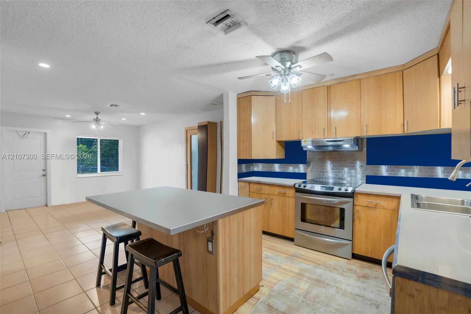   /  1828 sq. ft. $ 2026-10-15 0 foto