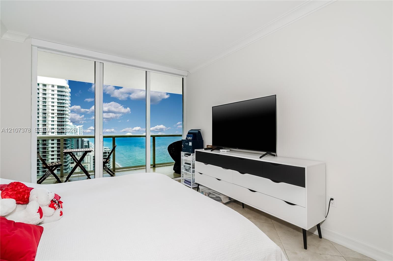 See details 3511 3 / 2 1554 sq. ft. $ 2026-10-15 0 Photo