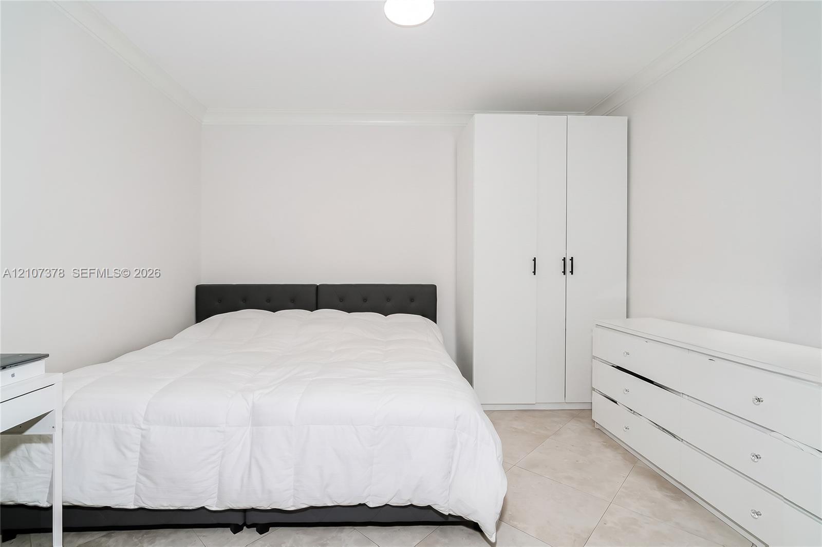 See details 3511 3 / 2 1554 sq. ft. $ 2026-10-15 0 Photo