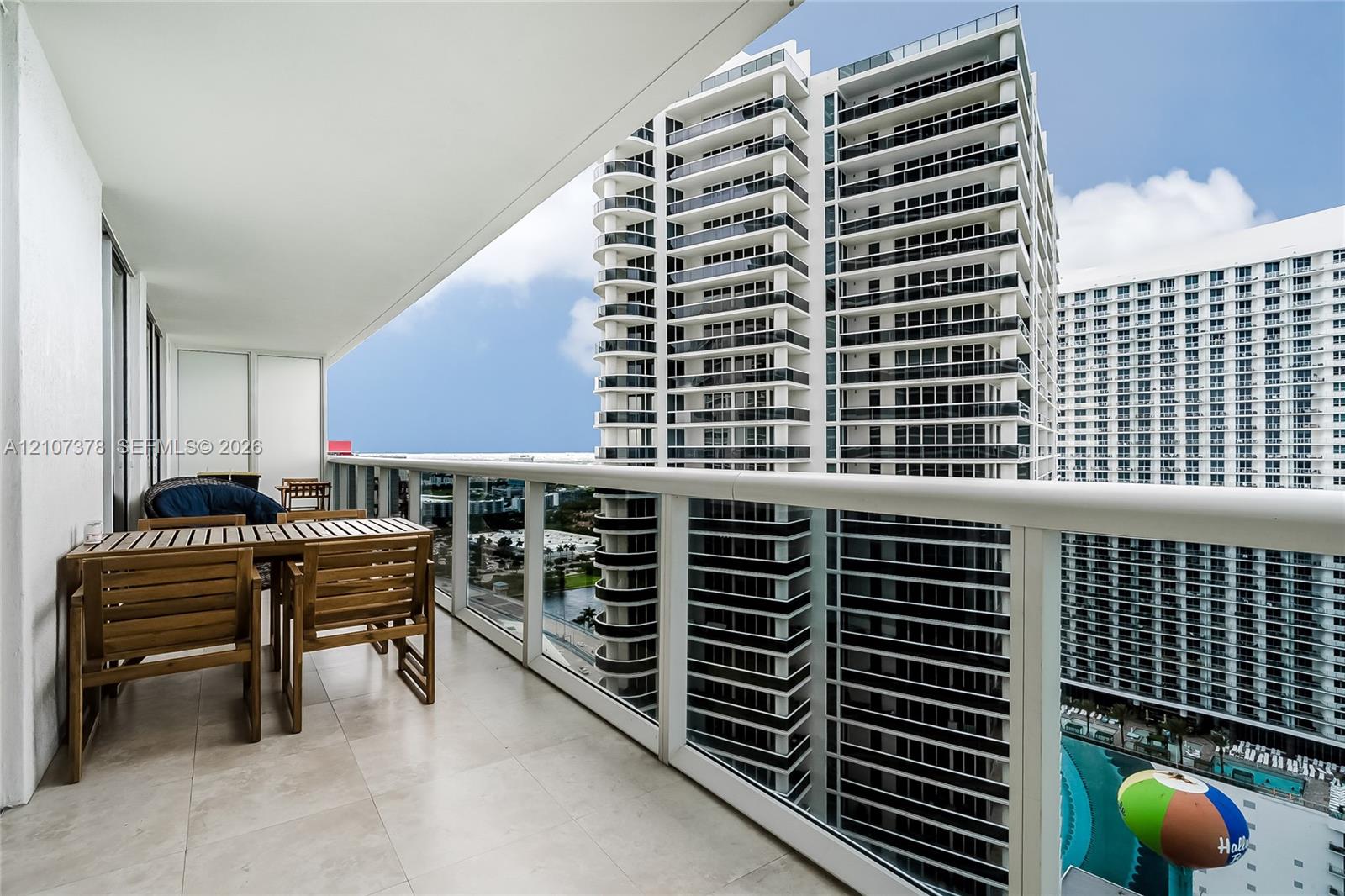 See details 3511 3 / 2 1554 sq. ft. $ 2026-10-15 0 Photo