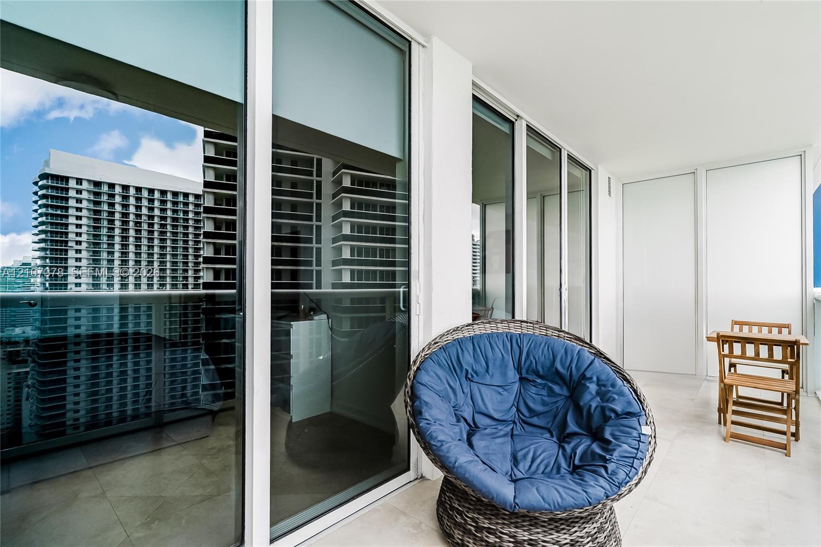 See details 3511 3 / 2 1554 sq. ft. $ 2026-10-15 0 Photo