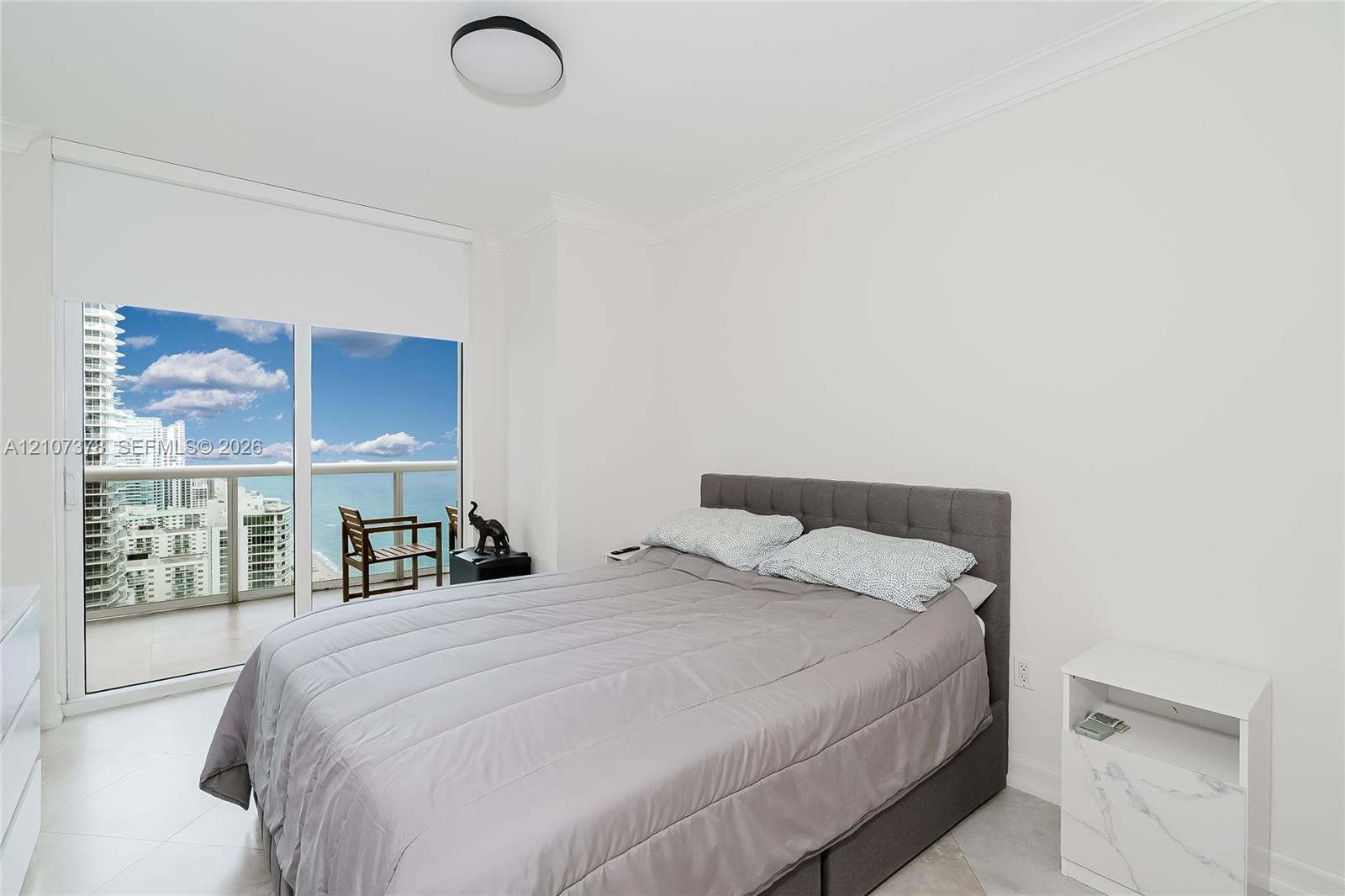 See details 3511 3 / 2 1554 sq. ft. $ 2026-10-15 0 Photo