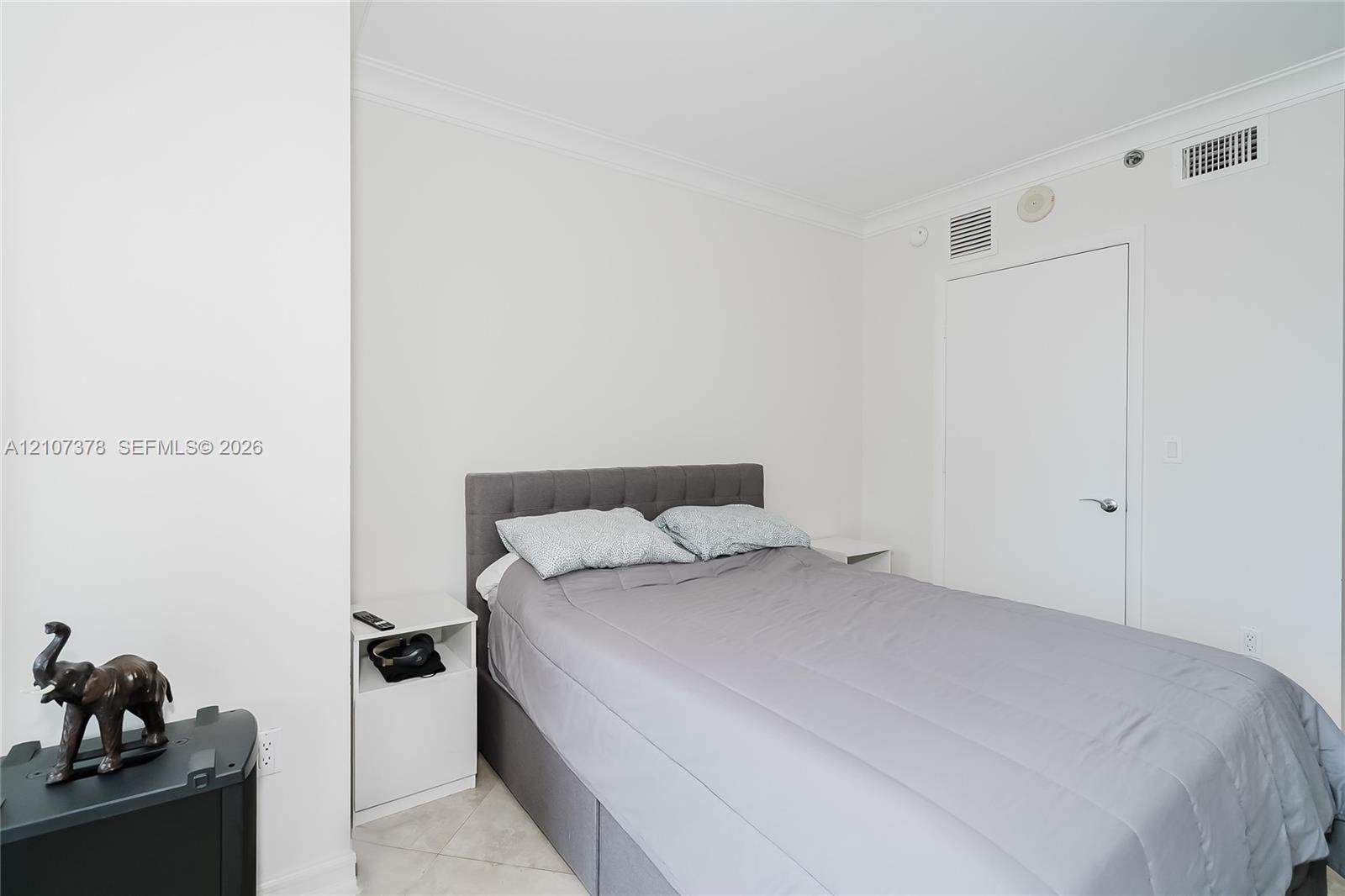 See details 3511 3 / 2 1554 sq. ft. $ 2026-10-15 0 Photo
