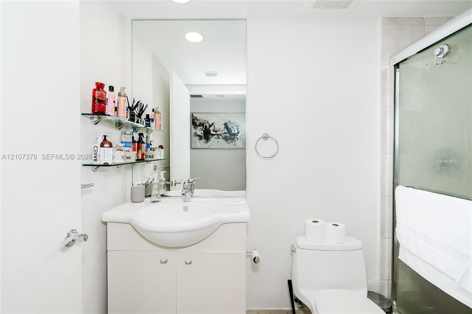 See details 3511 3 / 2 1554 sq. ft. $ 2026-10-15 0 Photo
