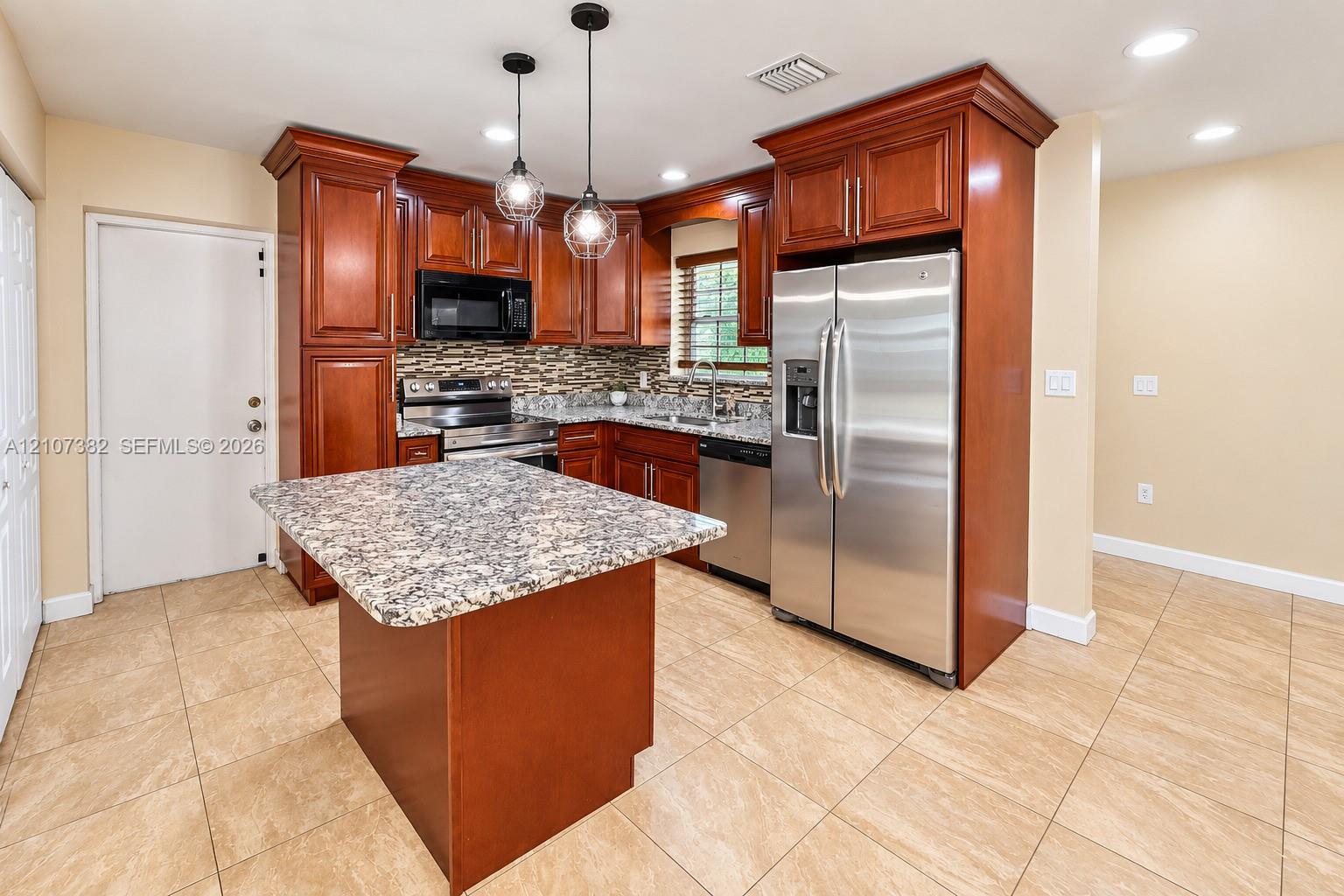 859 3 / 2 1210 sq. ft. $ 2026-10-15 0 Photo